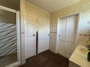 GROUND FLOOR SHOWER ROOM- click for photo gallery